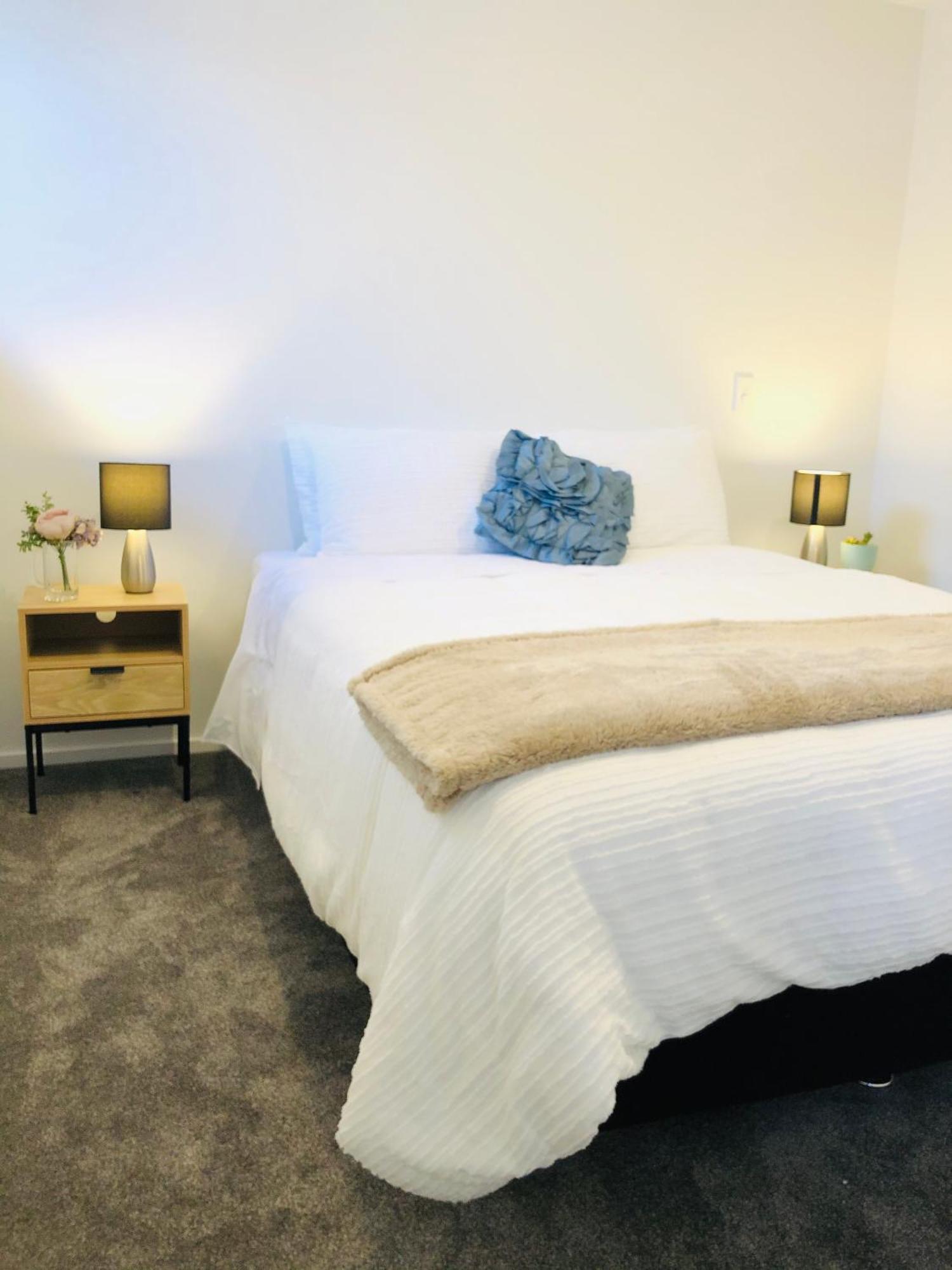 Arena,Railway Station Townhouse With Free Car Park Lejlighed Christchurch Eksteriør billede